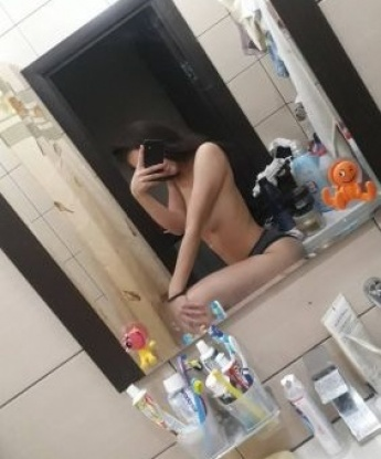 Я креативная, экспериментирующая и нежная проститутка, готовая погрузить тебя в мир страсти и наслаждения. Позволь мне воплотить все твои сокровенные желания. У меня есть опыт, чтобы доставить тебе незабываемое удовольствие. Разнообразие моих услуг поразит тебя – от массажа до игр ролевых. Моя чувственность и раскрепощенность околдуют тебя настолько, что захочется погрузиться со мной глубже в мир сексуального наслаждения. В Москве я нахожусь постоянно, и мы можем встретиться в любой удобный для тебя момент. Привлекательные фото, положительные отзывы и яркие эмоции уже ждут нас. Давай испытаем это вместе! 💋🔥🌟👠 #Москва #Москвы #вМоскве Хлоя